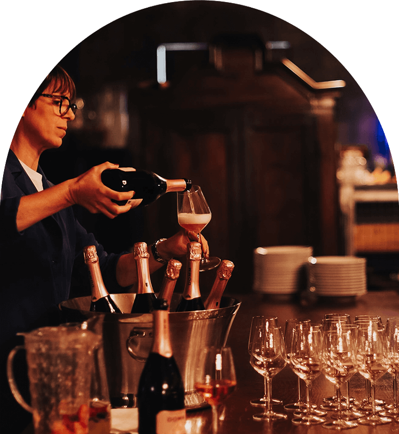 degustazione vini durante evento aziendale in cantina